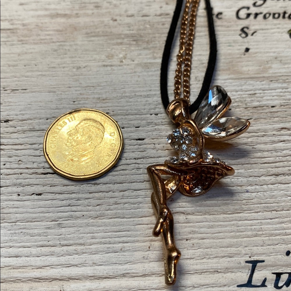 🍇Gold Fairy Pendant Necklace With Crystal Wings - Picture 7 of 9